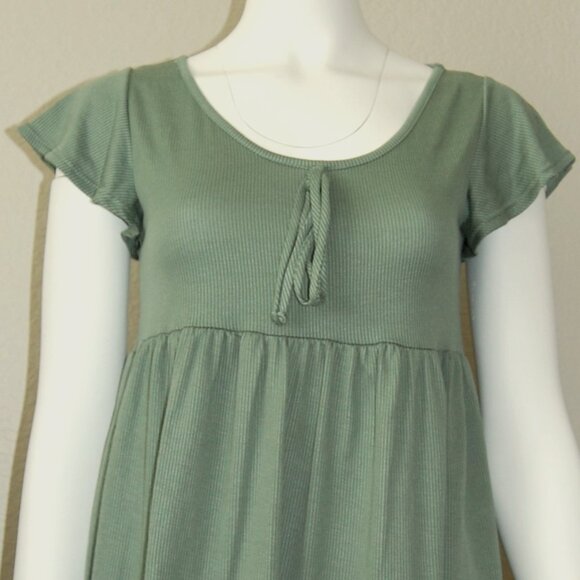 See You Monday, Juniors Size M (32" Bust), Green Robe & Flare,Tiered Rayon Dress - Picture 3 of 7
